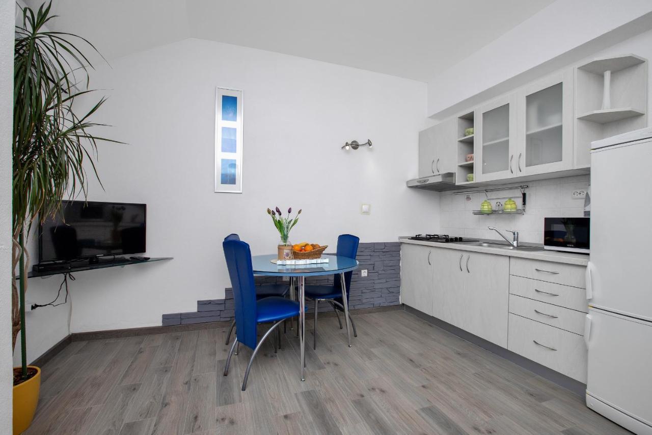 Appartement Apartman Toni à Drašnice Extérieur photo